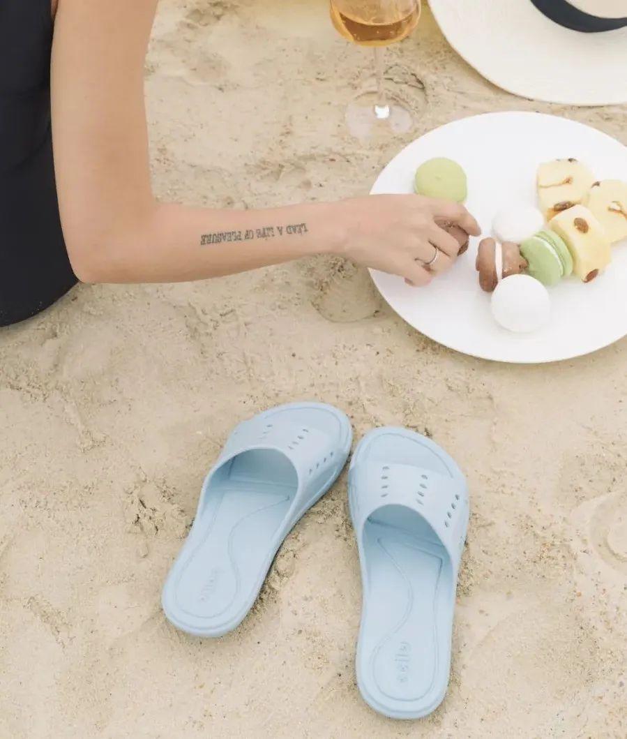 去海边玩穿啥鞋子合适（旅游去海边穿什么鞋子合适）(图6)