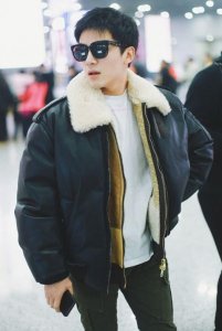 ​吴俊余穿了两件外套还是可以总裁范十足，气场全开！