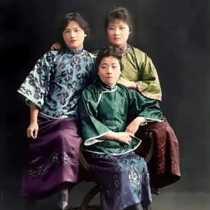 ​宋家三姐妹的珍贵照片，从和乐融融的姐妹情到老死不相往来的决裂