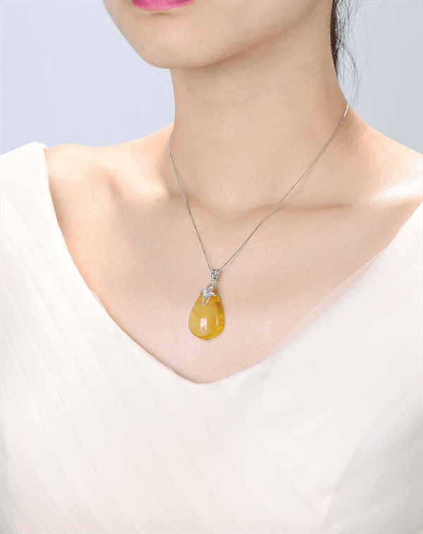 女人戴血珀好吗(女人戴血珀的禁忌)