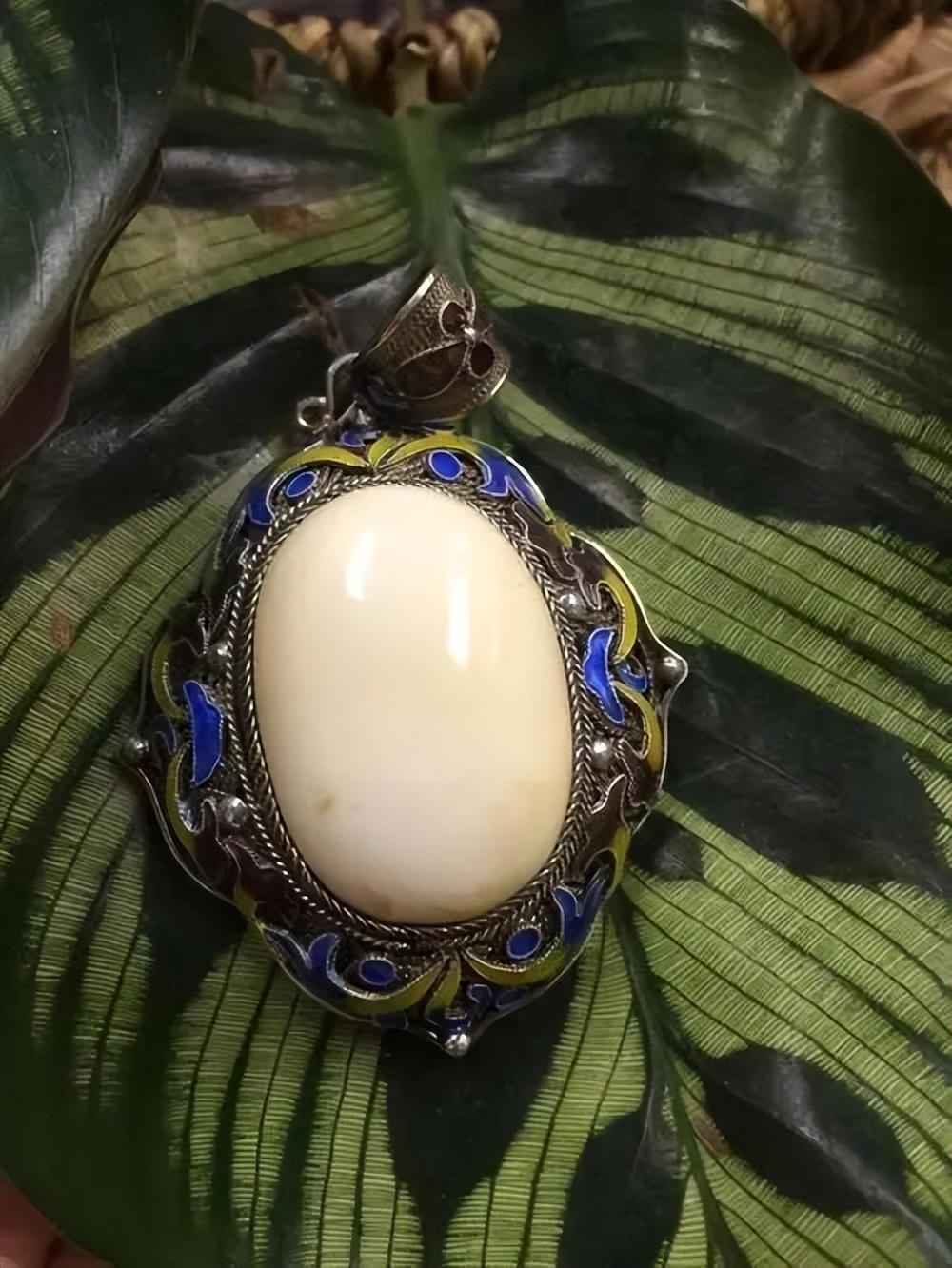 女人戴血珀好吗(女人戴血珀的禁忌)