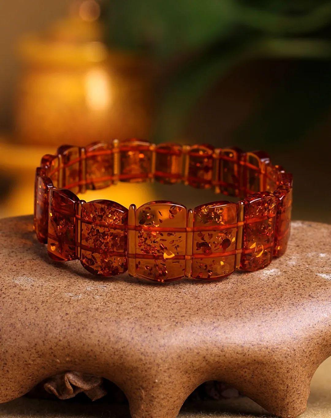 女人戴血珀好吗(女人戴血珀的禁忌)