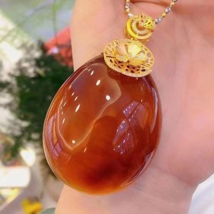 ​女人戴血珀好吗(女人戴血珀的禁忌)