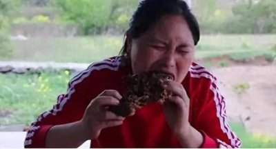 ​安徽农村胖妹，凭借吃播圈粉百万，但三年后却老的像60岁的老太婆