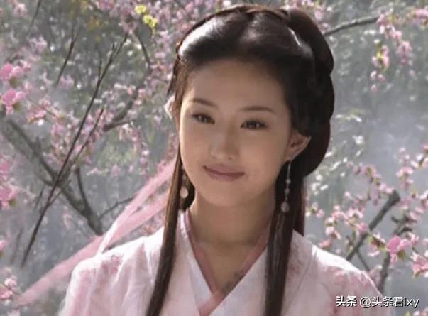 刘亦菲在美国富人区被偶遇,镜头下的她仿佛一个大学生