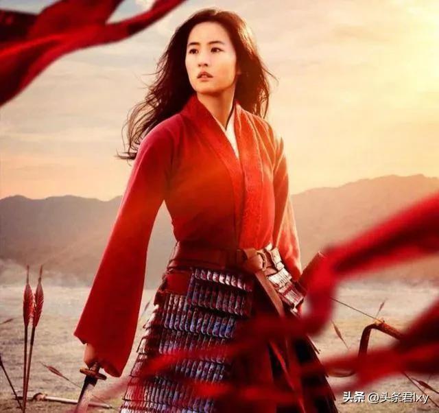 刘亦菲在美国富人区被偶遇,镜头下的她仿佛一个大学生