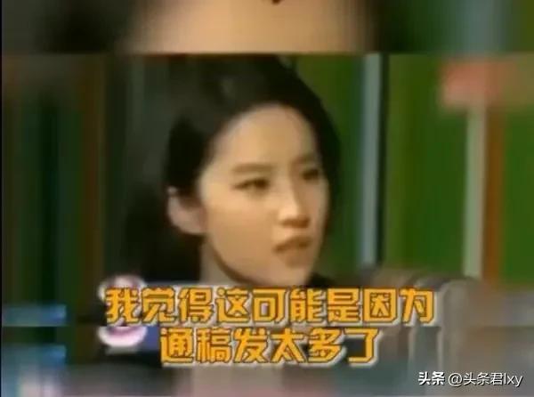 刘亦菲在美国富人区被偶遇,镜头下的她仿佛一个大学生