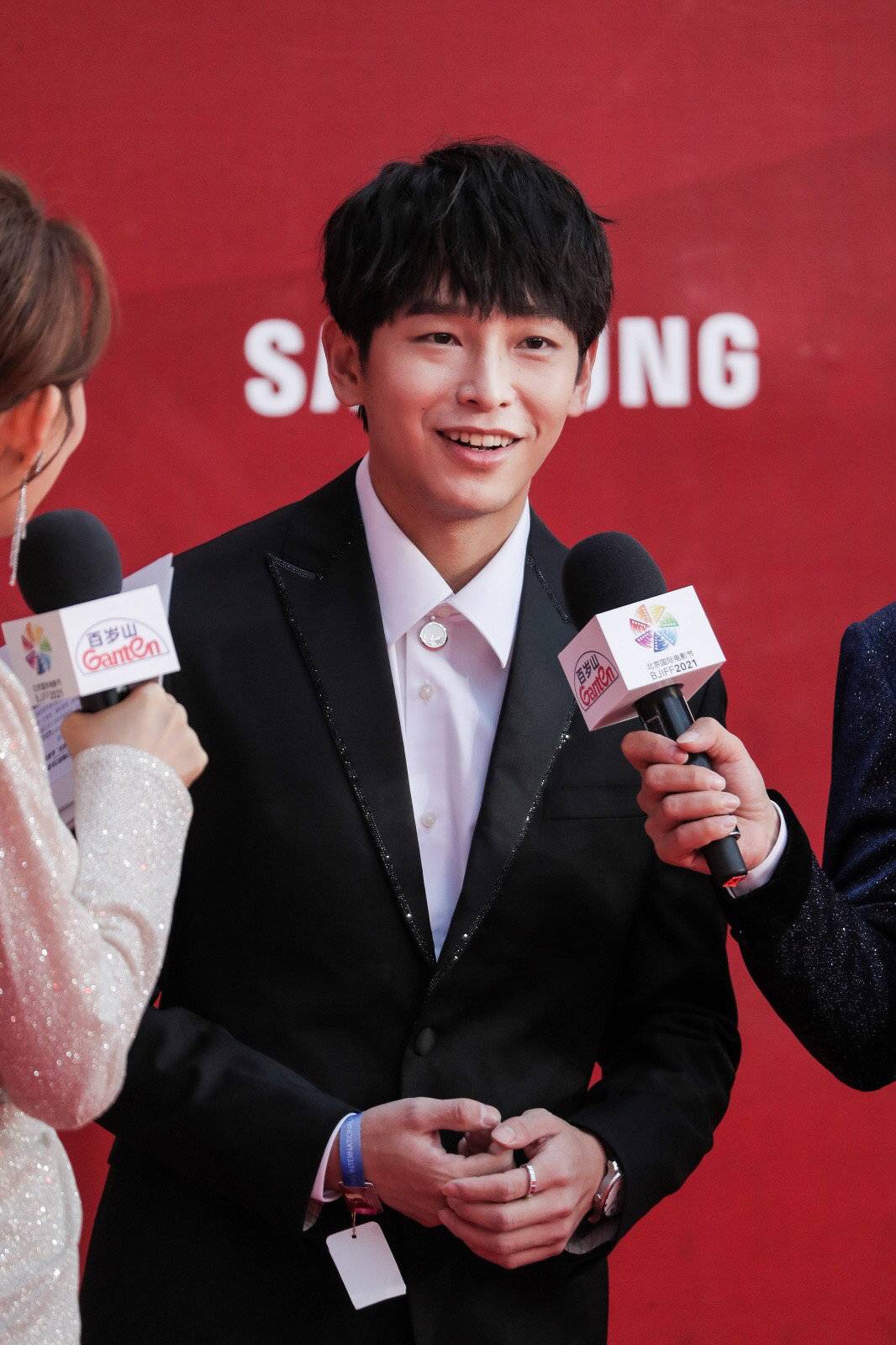 彭昱畅走红毯前刚理发，做国产片推介人感觉自己长大了丨直击北影节