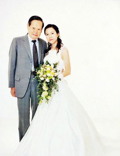 翁帆嫁给杨振宁的好处 爱他钱也没用啊你的青春多少钱都买不回这十几年