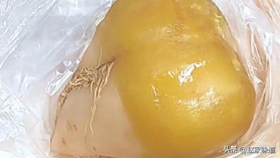 ​看到这道菜勾起了多少人的回忆，仿佛回到了小时候～肉丝炒咸疙瘩