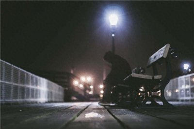 ​中国每年有28.7万人死于自杀，其中69%自杀前未得到过帮助，这根自杀援助热线