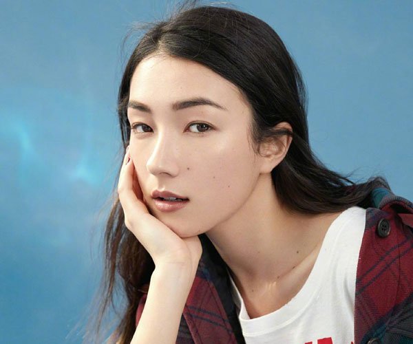 刘承羽功守道抬腿走光截图 传出混血美女露底的照片