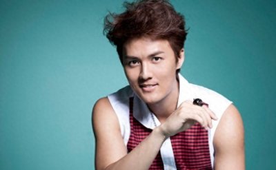 ​恭喜！42岁歌手吴克群官宣恋情！与小13岁长相清纯女友相恋3年多