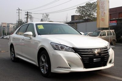 ​一般什么样的人会开丰田皇冠？月薪多少才养得起皇冠