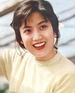 ​红极一时的李秀明：离婚又再婚，移居加拿大后隐退，69岁现状如何