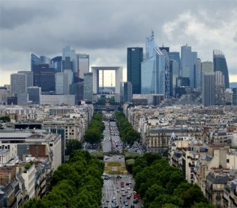 ​拉德芳斯CBD：法国经济繁荣的象征，哪座城市可以与之一战？