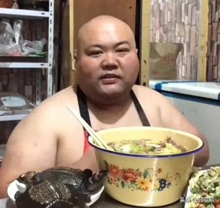 ​曝美食网红熊二已去世，体重三百斤，死因被曝光，知情人透露隐情