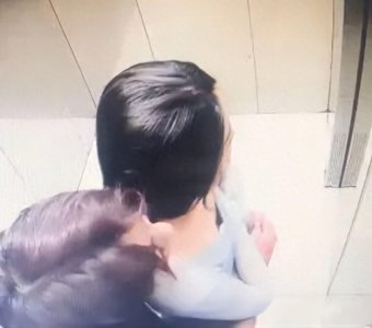 ​浙江女老师出轨男学生，电梯里就迫不及待亲热被拍，师德何在？