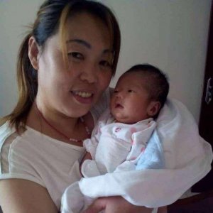 ​赵本山两个女儿，一个平民一个网红，网友感叹：同爹不同命