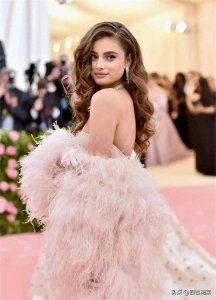 ​超模小泰山TaylorHill剪短发，差点撞脸赫本，这是什么神仙颜值