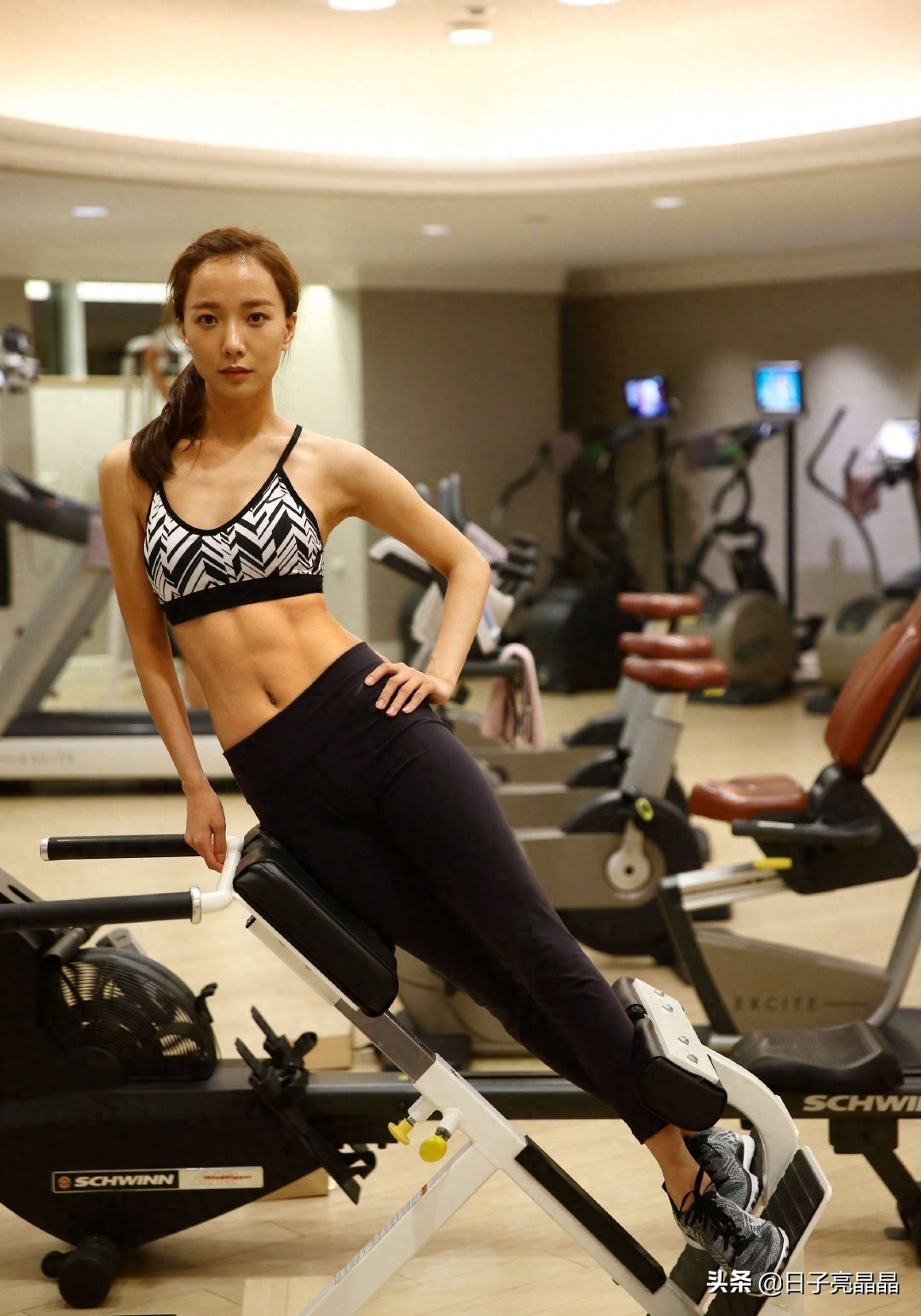 女艺人腹肌马甲线狙击!杨幂霸气,袁姗姗标准!你想get哪一款?