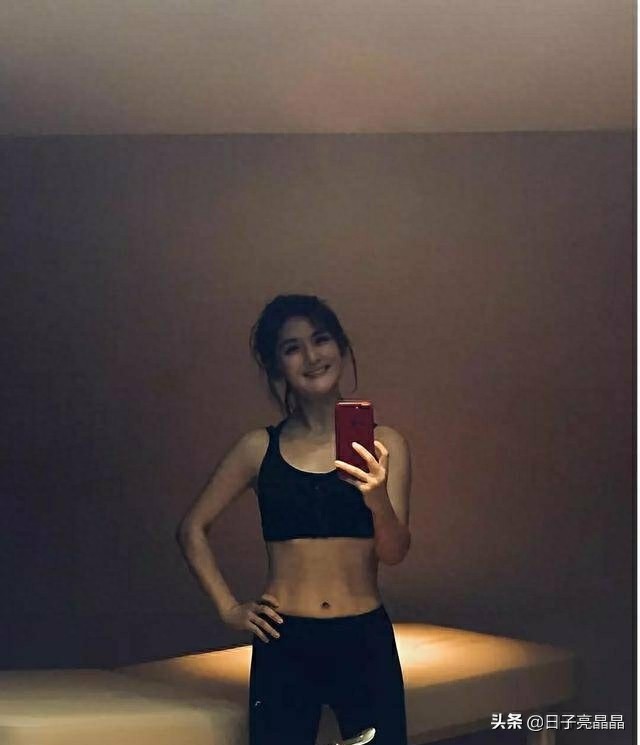 女艺人腹肌马甲线狙击!杨幂霸气,袁姗姗标准!你想get哪一款?