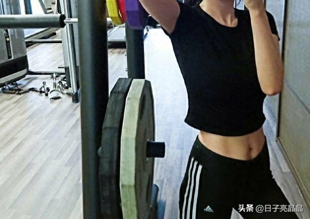 女艺人腹肌马甲线狙击!杨幂霸气,袁姗姗标准!你想get哪一款?