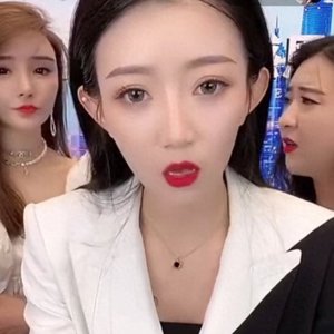 ​快手一姐，716的扛把子，网红小伊伊，回归首秀的一场闹剧。