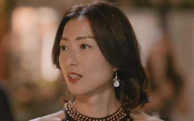 ​47岁郑秀文晒健身照，完美身材肌肉线条明显，难怪看不出真实年龄