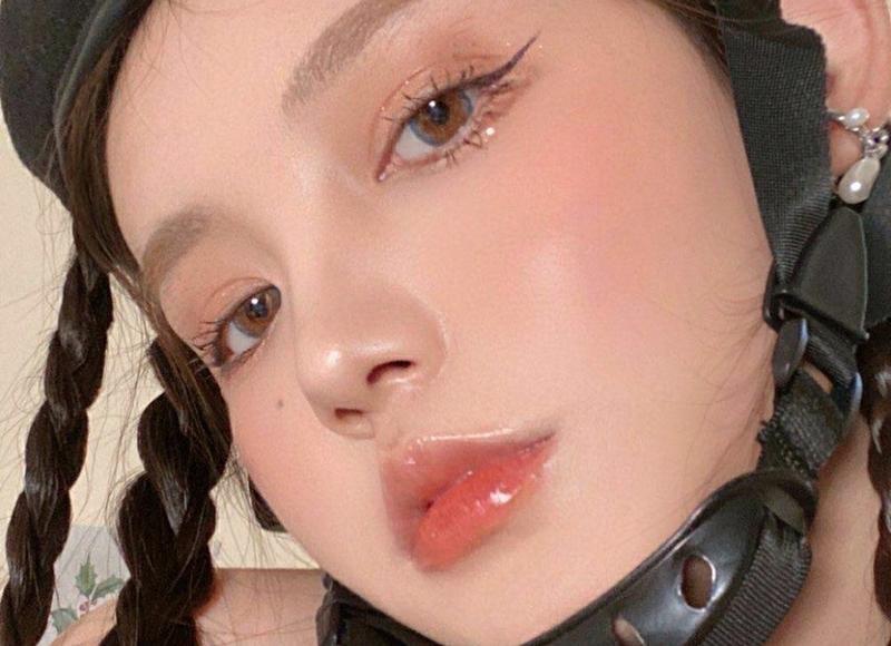 那年遇到了情人，就像热情的红玫瑰，给了他新鲜的体验和刺激