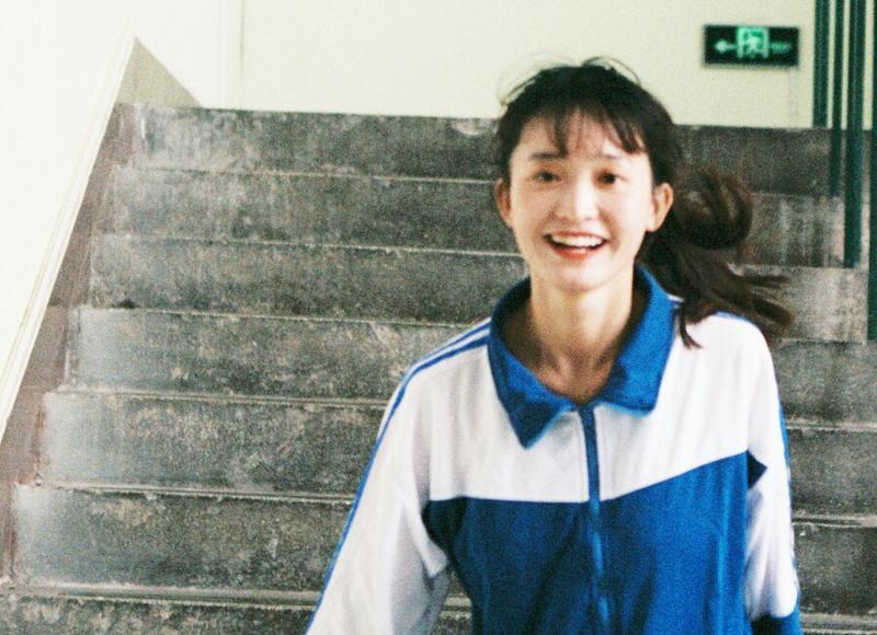 今年春夏穿裙子，流行搭配这3双“鞋子”，不仅时髦还增高