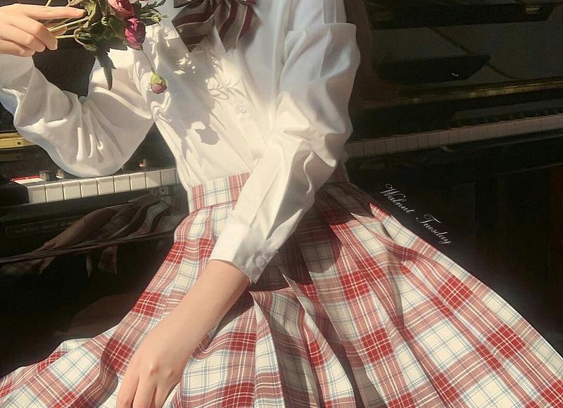 抛下了自己的儿子和妻子,却在抚养别人的女儿 抛下了自己的儿子和妻子,却在抚养别人的女儿