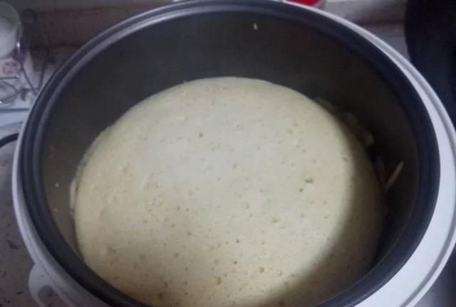 电饭煲蛋糕不蓬松是为什么，电饭煲做蛋糕发起来了但是太干没有温润的感觉为什么？图11