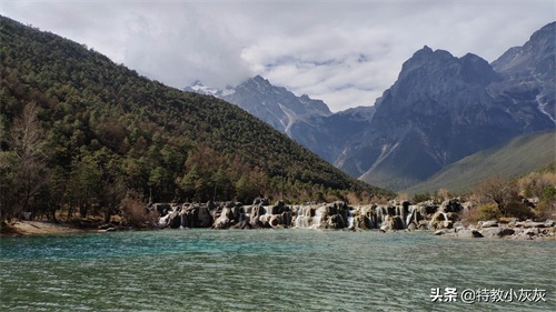 绿水青山·丽江玉龙雪山下的蓝月谷