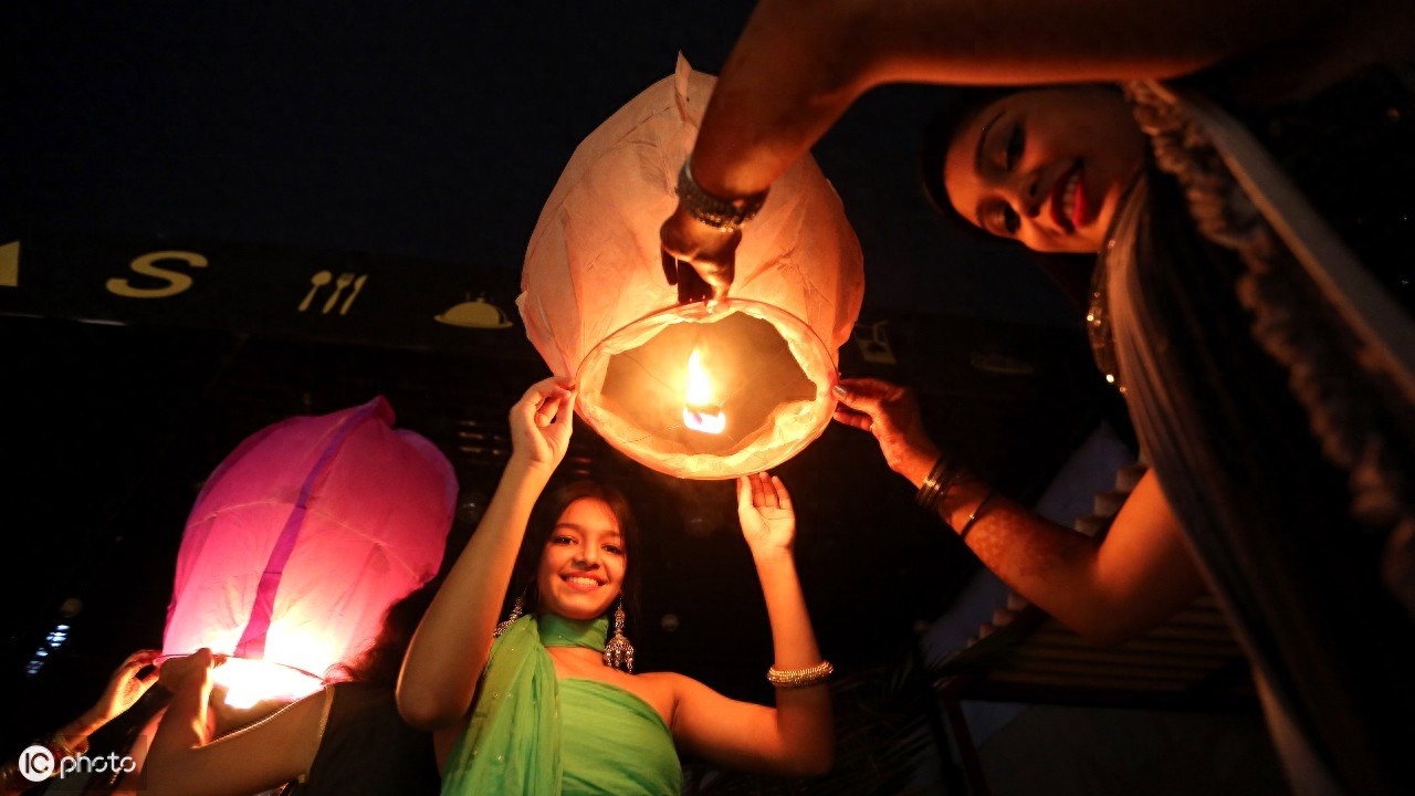 印度排灯节“以光明驱走黑暗,以善良战胜邪恶”的节日
