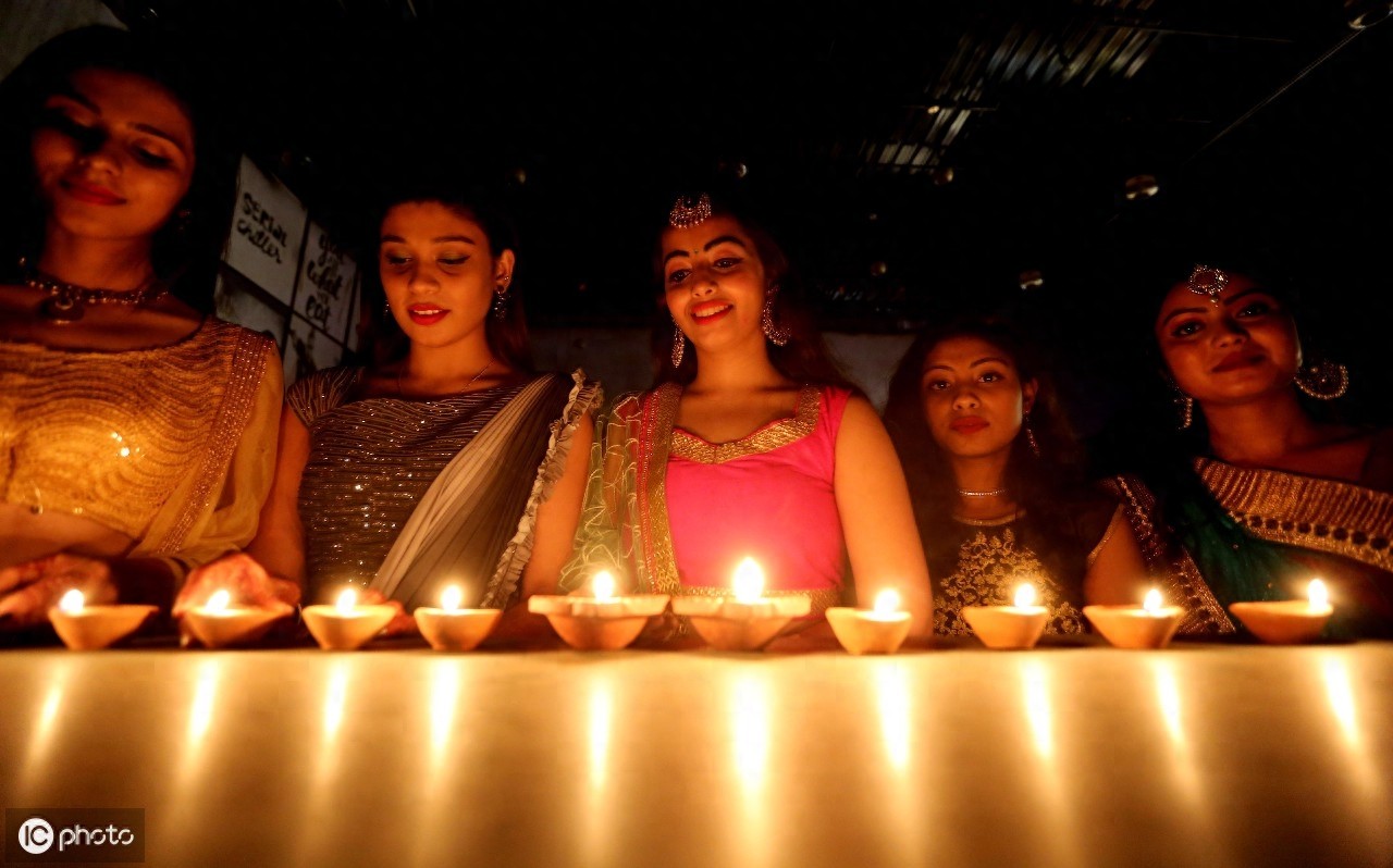 印度排灯节“以光明驱走黑暗,以善良战胜邪恶”的节日