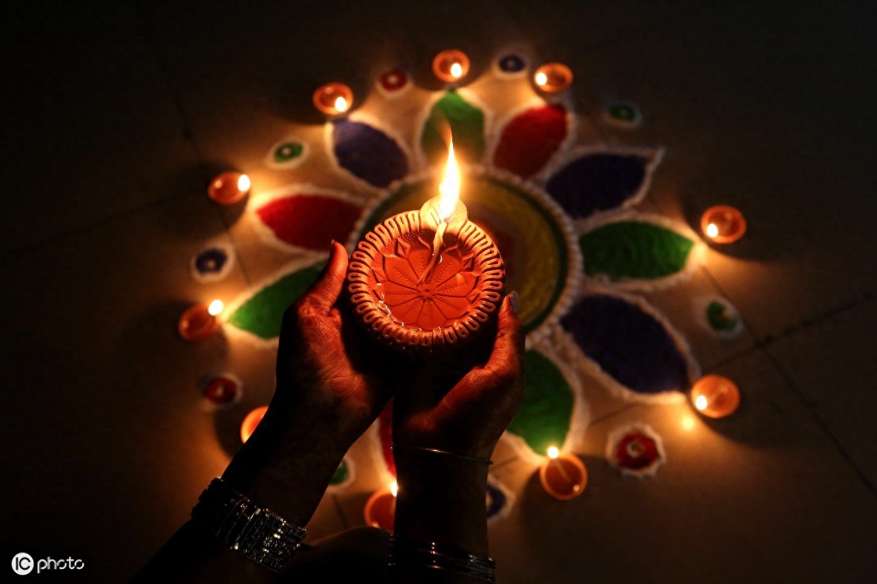 印度排灯节“以光明驱走黑暗,以善良战胜邪恶”的节日