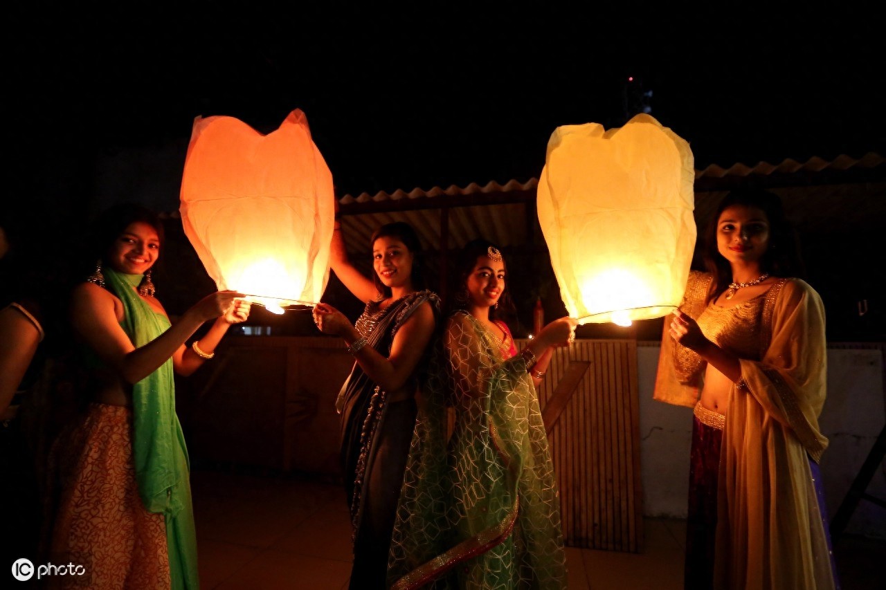 印度排灯节“以光明驱走黑暗,以善良战胜邪恶”的节日
