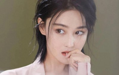 ​张馨予街头买老人气球引发热议，她的心能够看到人间疾苦！