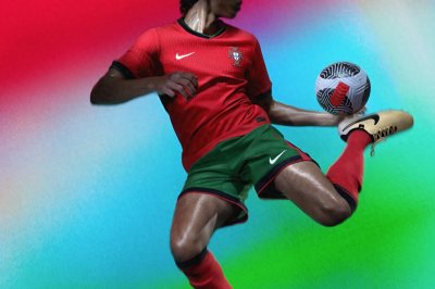 ​葡萄牙国家队 2024 欧洲杯主客场球衣