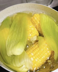 ​煮玉米的最佳时间，到底是几分钟？多数人做错，难怪玉米不香嫩