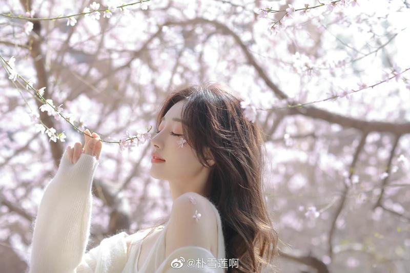 小西装里面穿什么好看（竟能搭出N种时髦好看的LOOK）