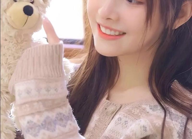 美女的紫色胸罩代表什么？女性内衣颜色代表的心理动机是什么？