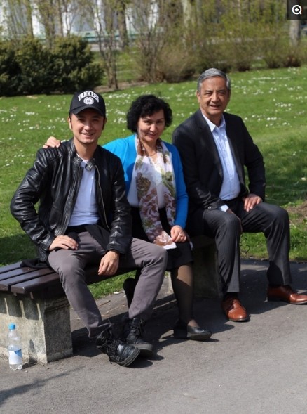 37岁央视帅哥尼格买提，老婆美得像混血女神