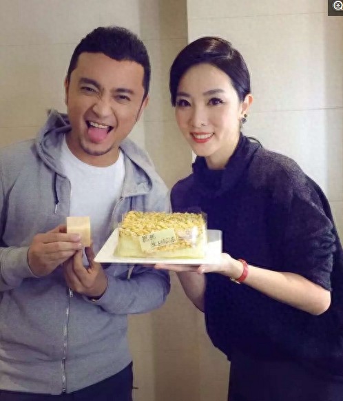 37岁央视帅哥尼格买提，老婆美得像混血女神